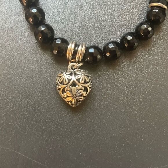 Black and Green Beaded Heart Charm Bracelet - Picture 4 of 6
